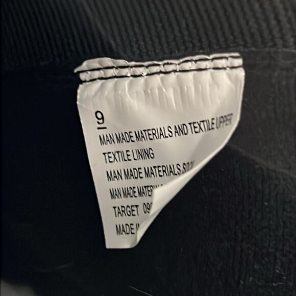 Universal Thread Womens Size 9 Black Chunky Heel Ankle Boot Slip On Faux Leather - Picture 7 of 8